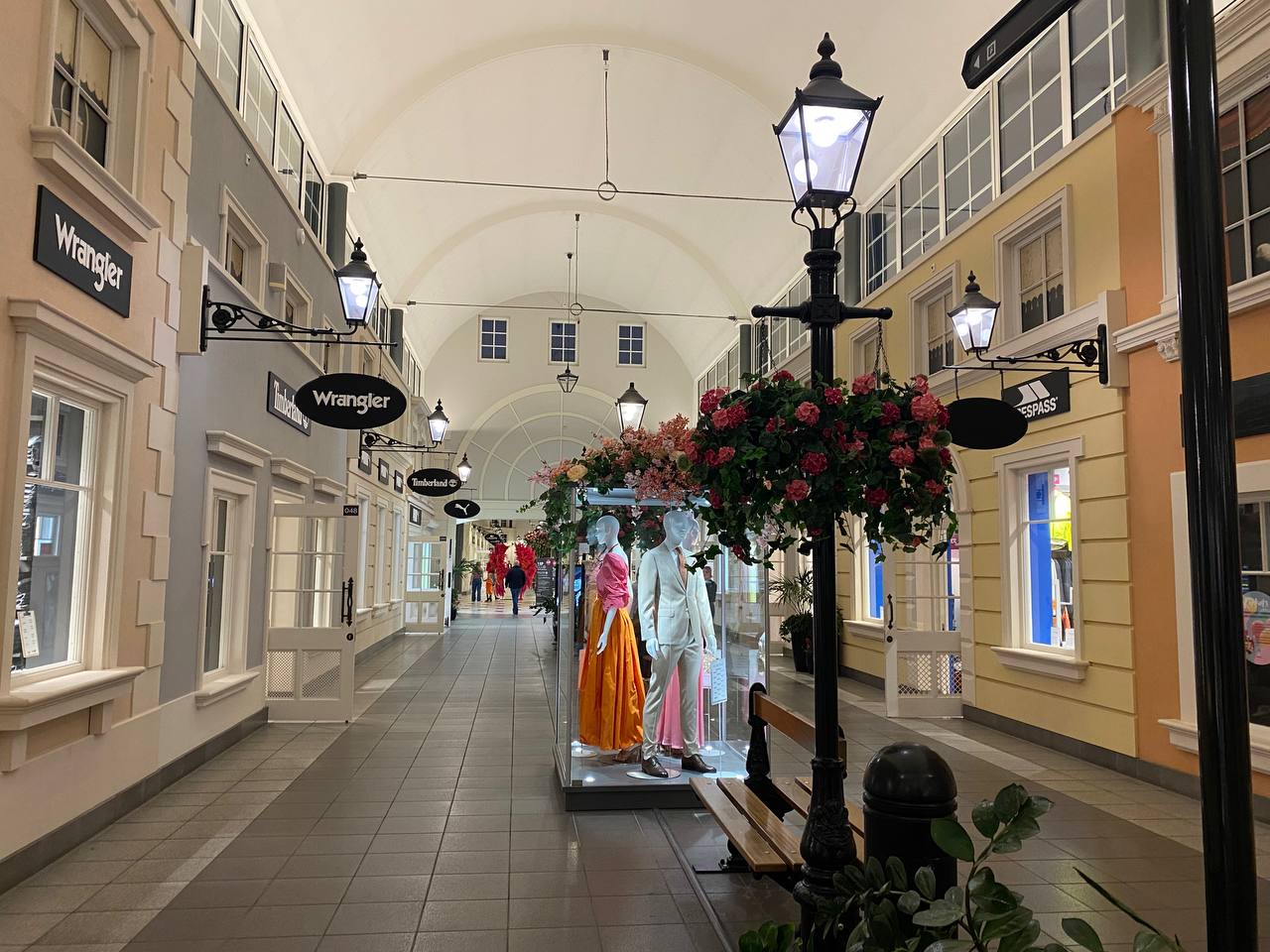 designer_outlet2